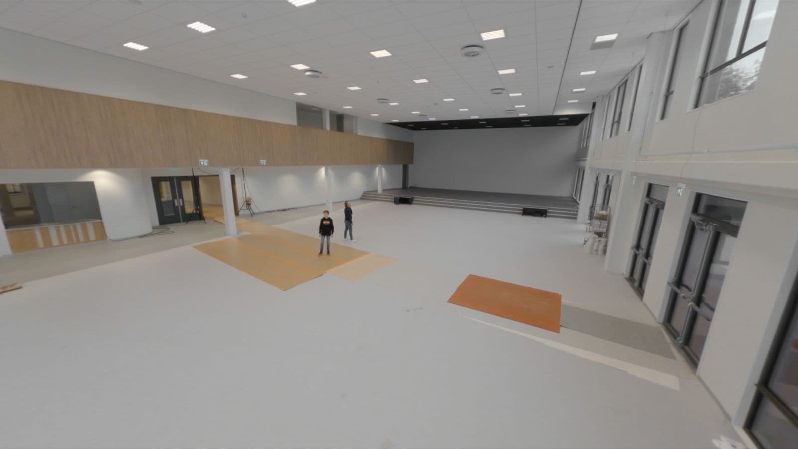 Dronebeeld van de school, uit de film voor HWC